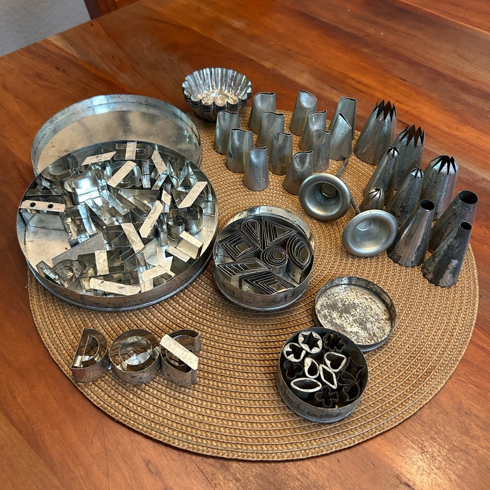 Silver Metal Bakeware Set